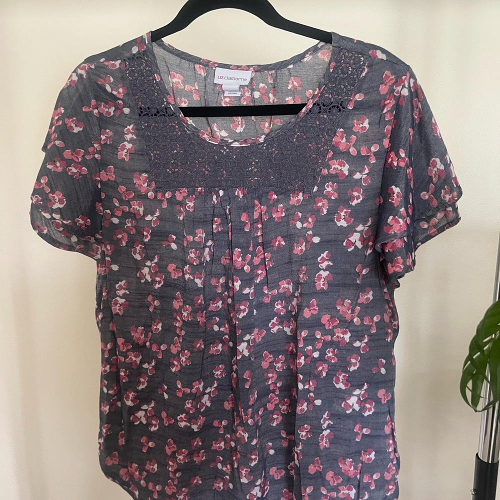 Women's Gray Floral Top